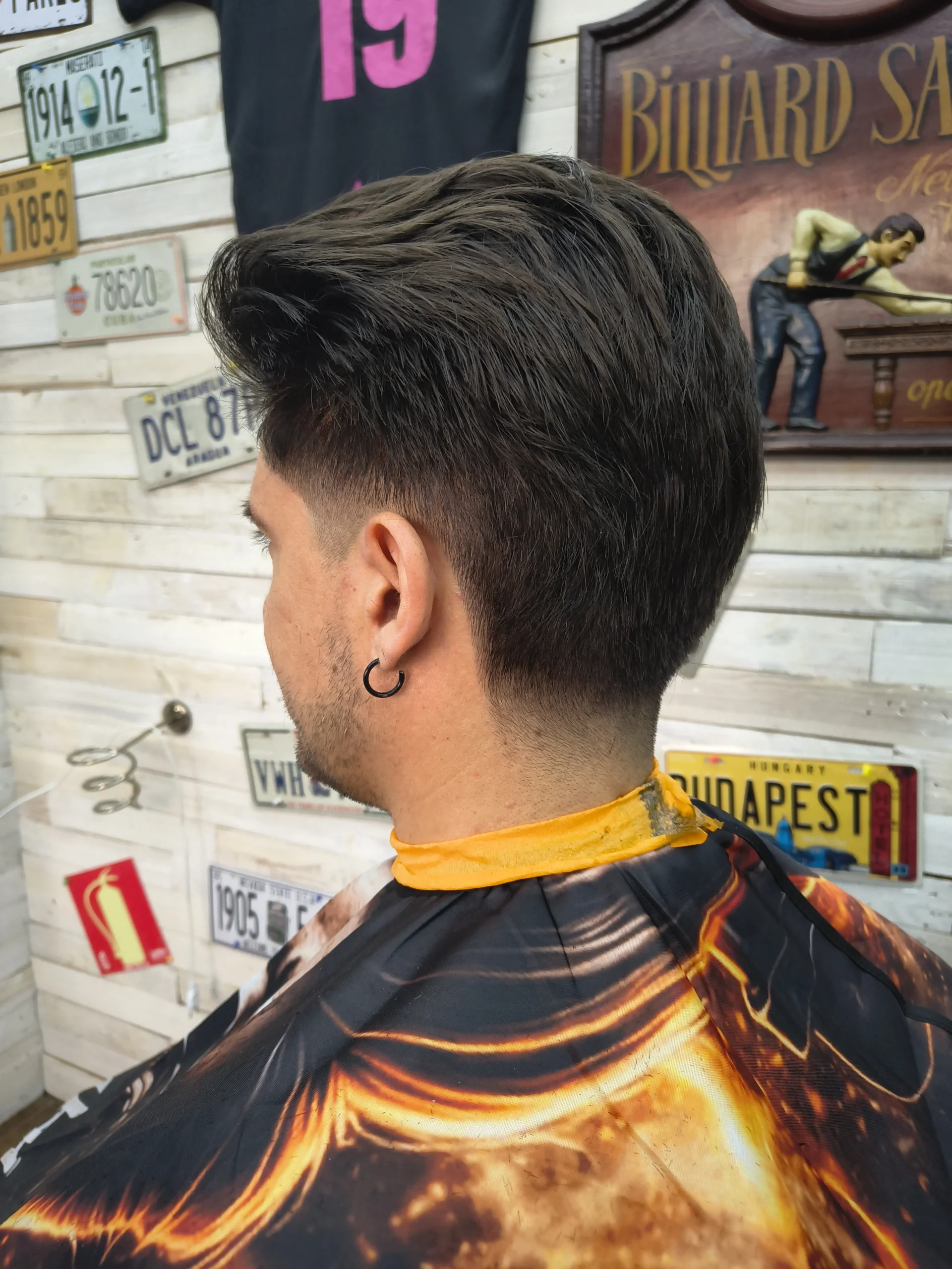Corte moderno hombre